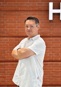 Charlie H. / 系统分析师    System Analyst